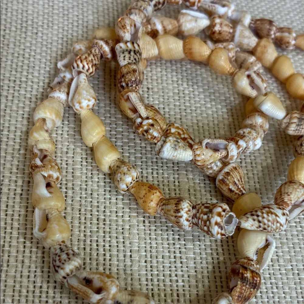 Elegant vintage Shell Beaded Necklace - Picture 6 of 9